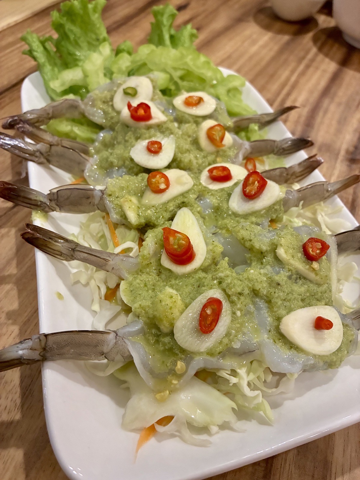 Crevettes thaïlandaises marinées à l’ail et au piment